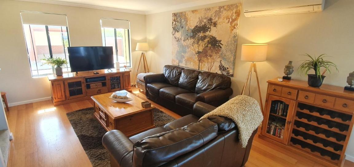 Palm Beach Manor Rockingham Ngoại thất bức ảnh